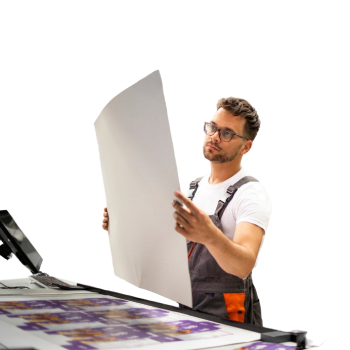 Hombre realizando una impresión de máxima calidad